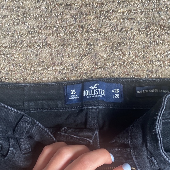 Hollister Black Ripped Skinny Jeans - Picture 2 of 3